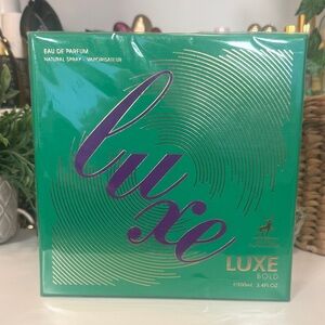 Maison Al Hambra Luxe Bold Fragrance in Green and Purple